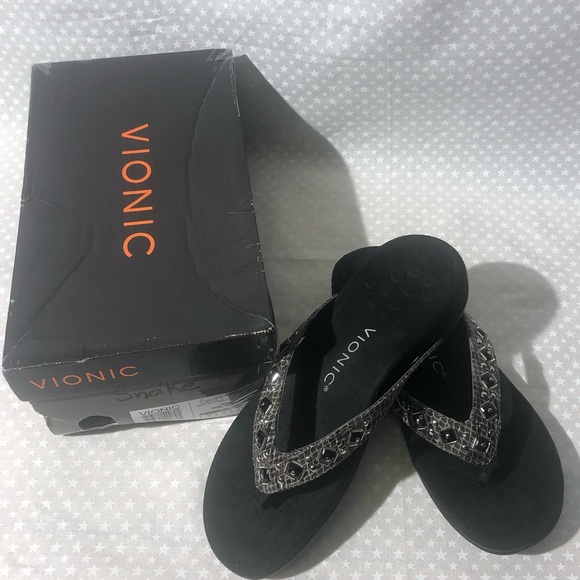 Vionic Flip flops grey snake print- Like new! - Picture 3 of 5